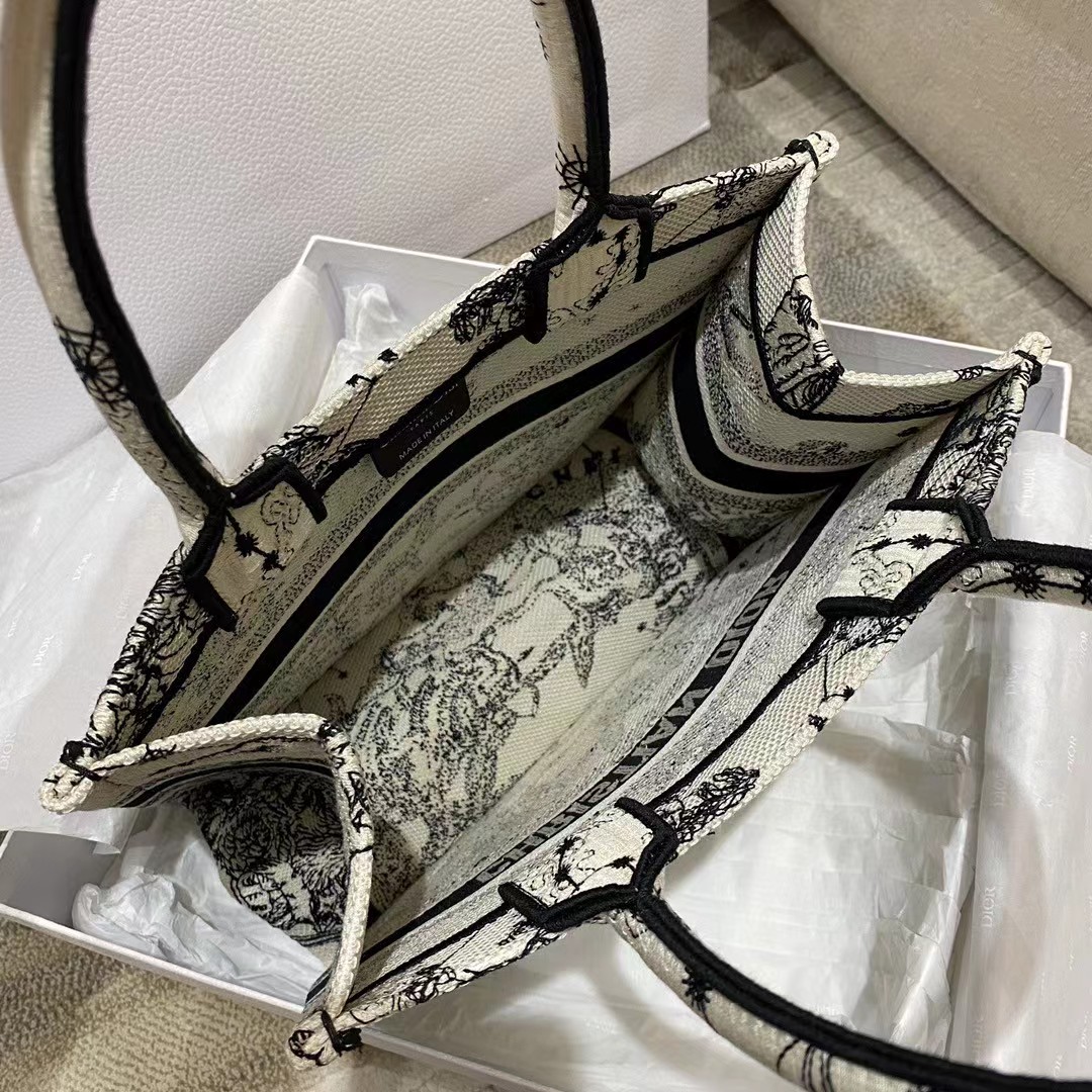 Dior Oblique Embroidered Book Tote - DopestKickz