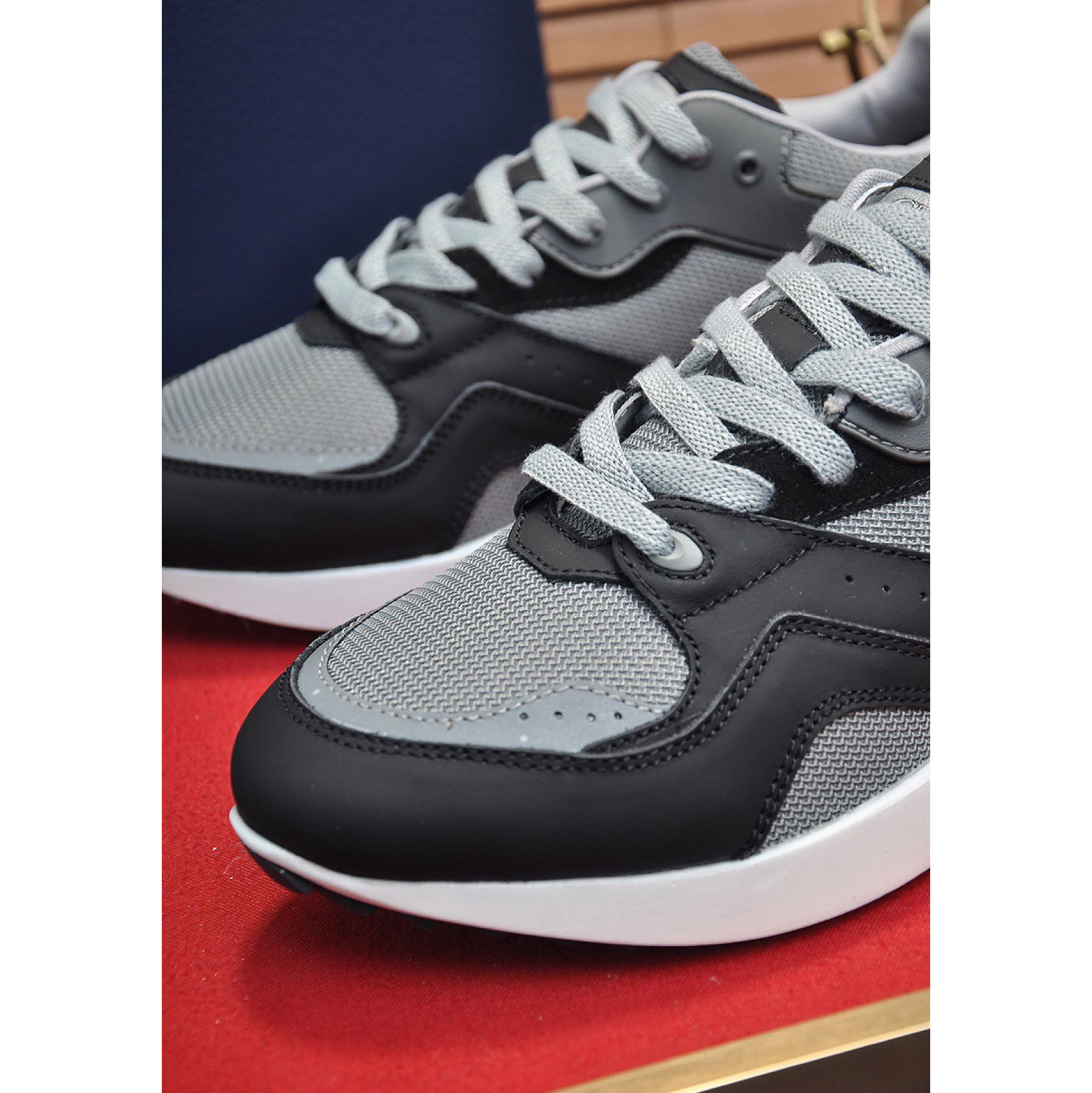 Dior B29 Low-Top Sneaker - DopestKickz