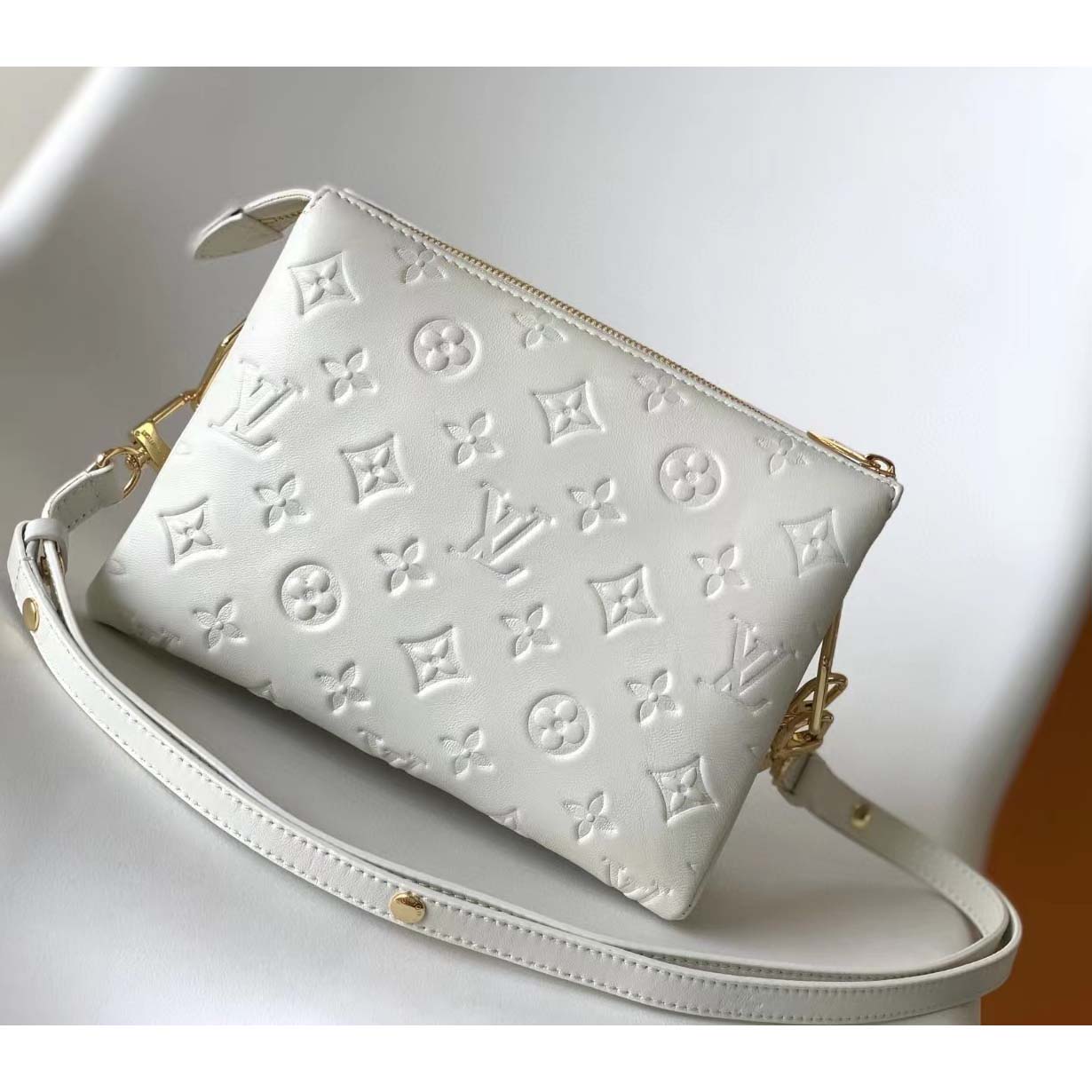 Louis Vuitton Coussin BB Handbag(21-16-7cm)  M20770 - DopestKickz