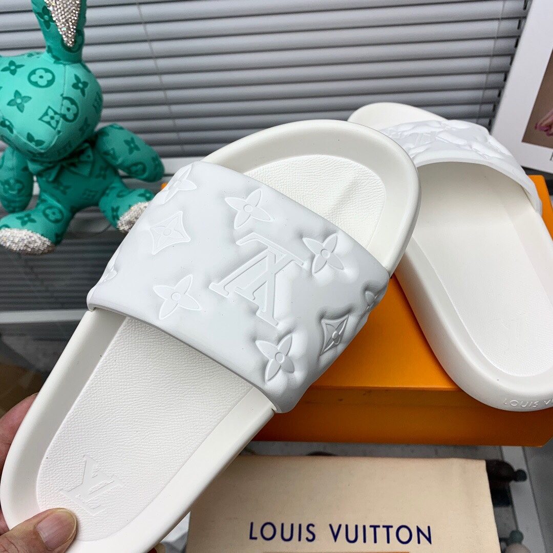 Louis Vuitton Waterfront Mule  1A9FK7 - DopestKickz