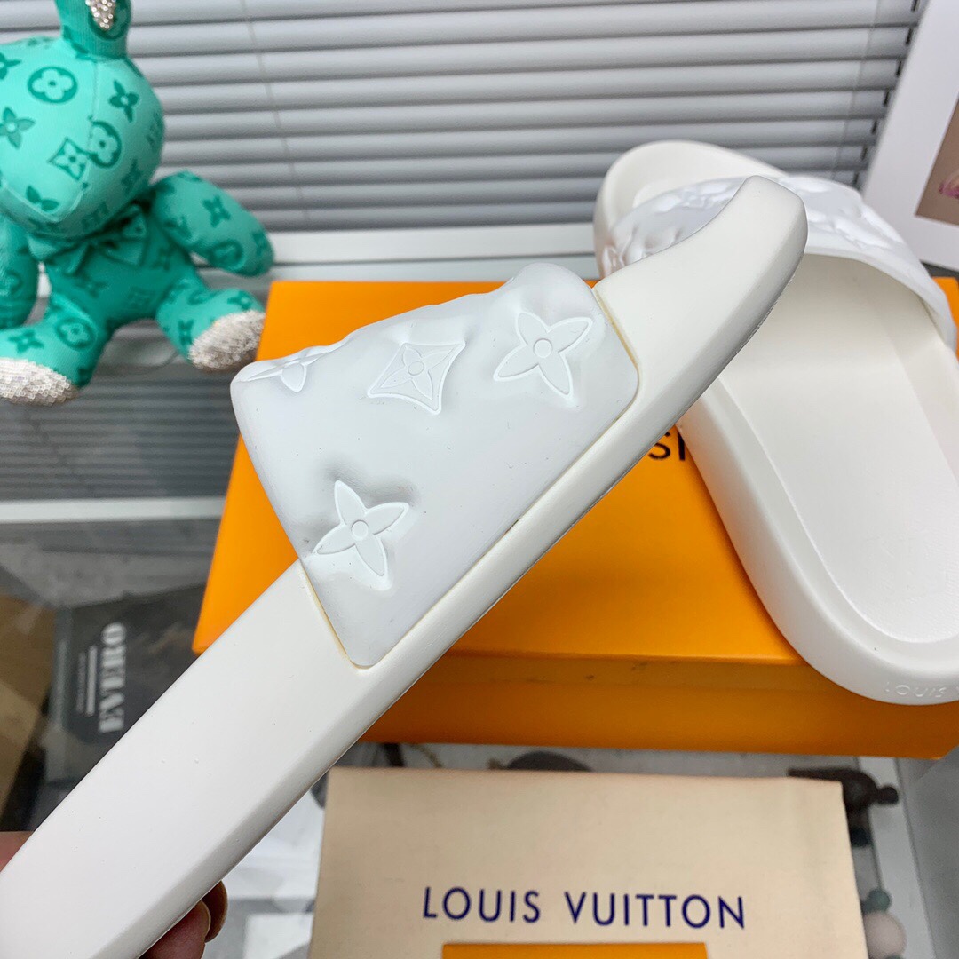 Louis Vuitton Waterfront Mule  1A9FK7 - DopestKickz