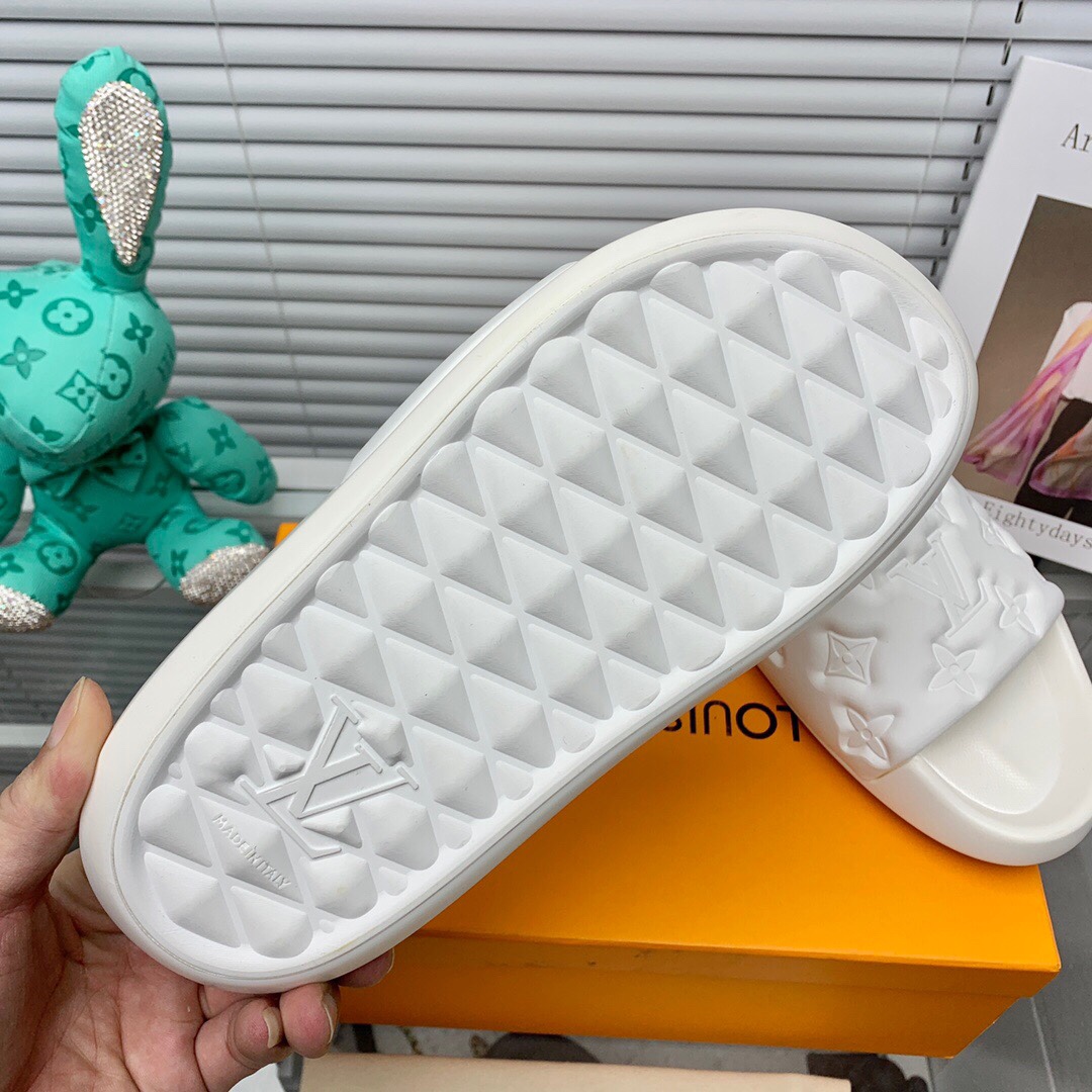 Louis Vuitton Waterfront Mule  1A9FK7 - DopestKickz