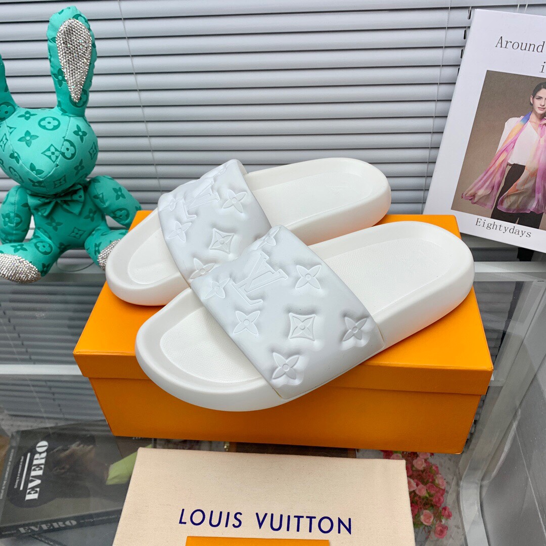 Louis Vuitton Waterfront Mule  1A9FK7 - DopestKickz