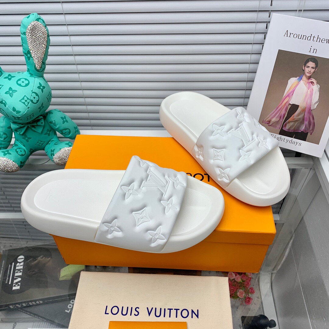 Louis Vuitton Waterfront Mule  1A9FK7 - DopestKickz