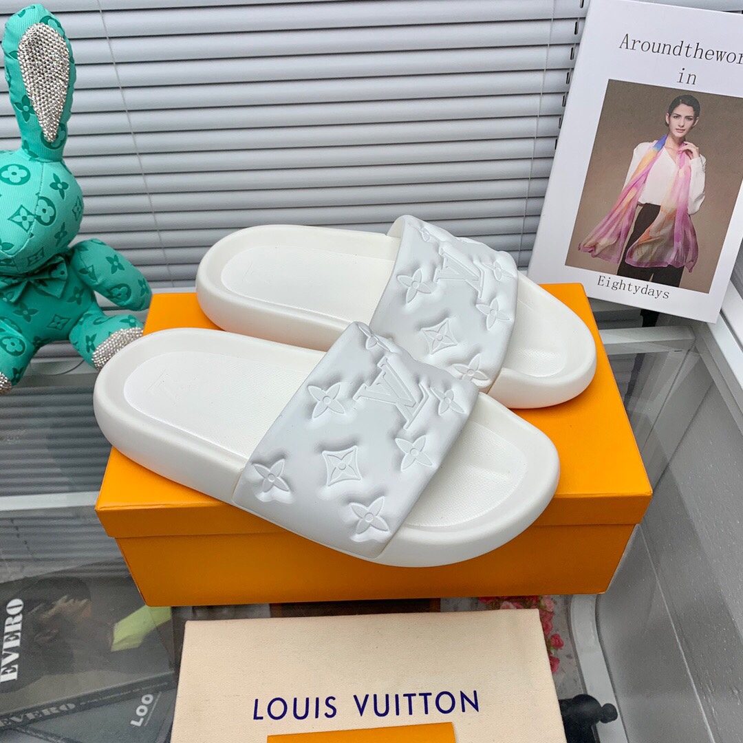Louis Vuitton Waterfront Mule  1A9FK7 - DopestKickz