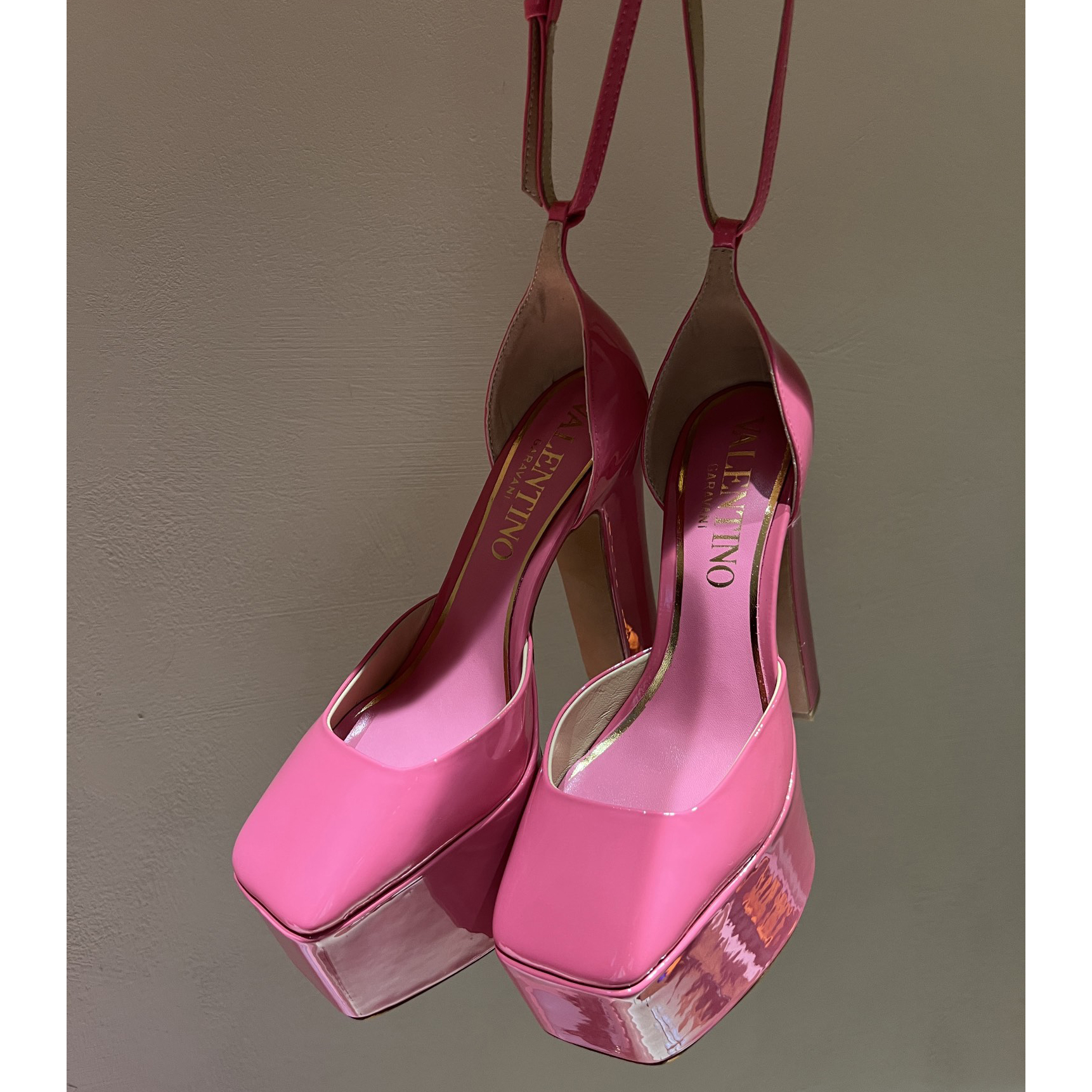 Valenti Garavani Tan-Go Platform Pump In Patent Leather  155 MM - DopestKickz