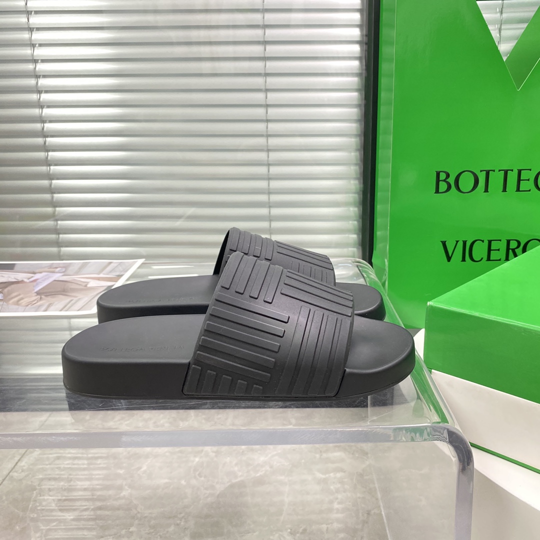 Bottega Veneta Rubber slides - DopestKickz