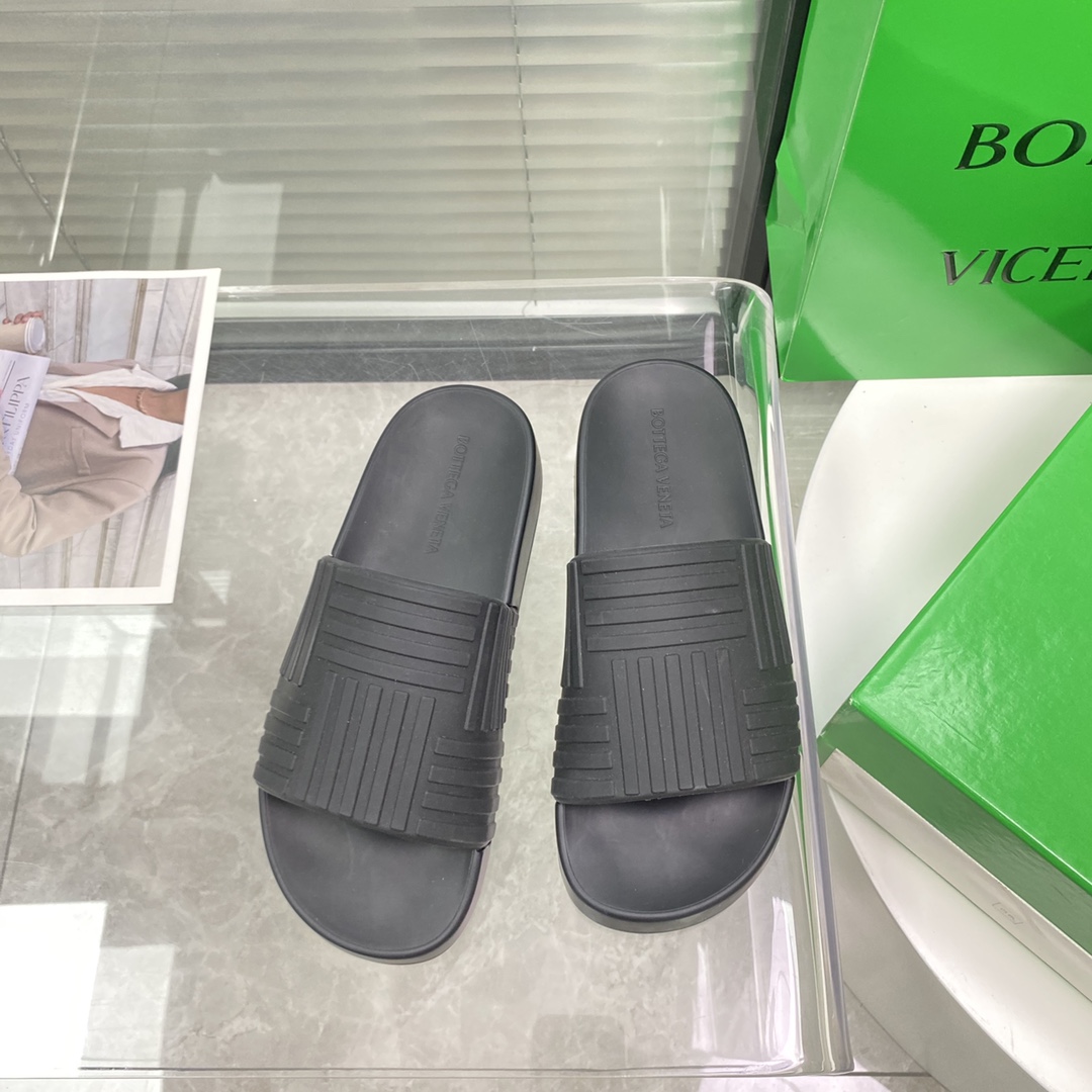 Bottega Veneta Rubber slides - DopestKickz