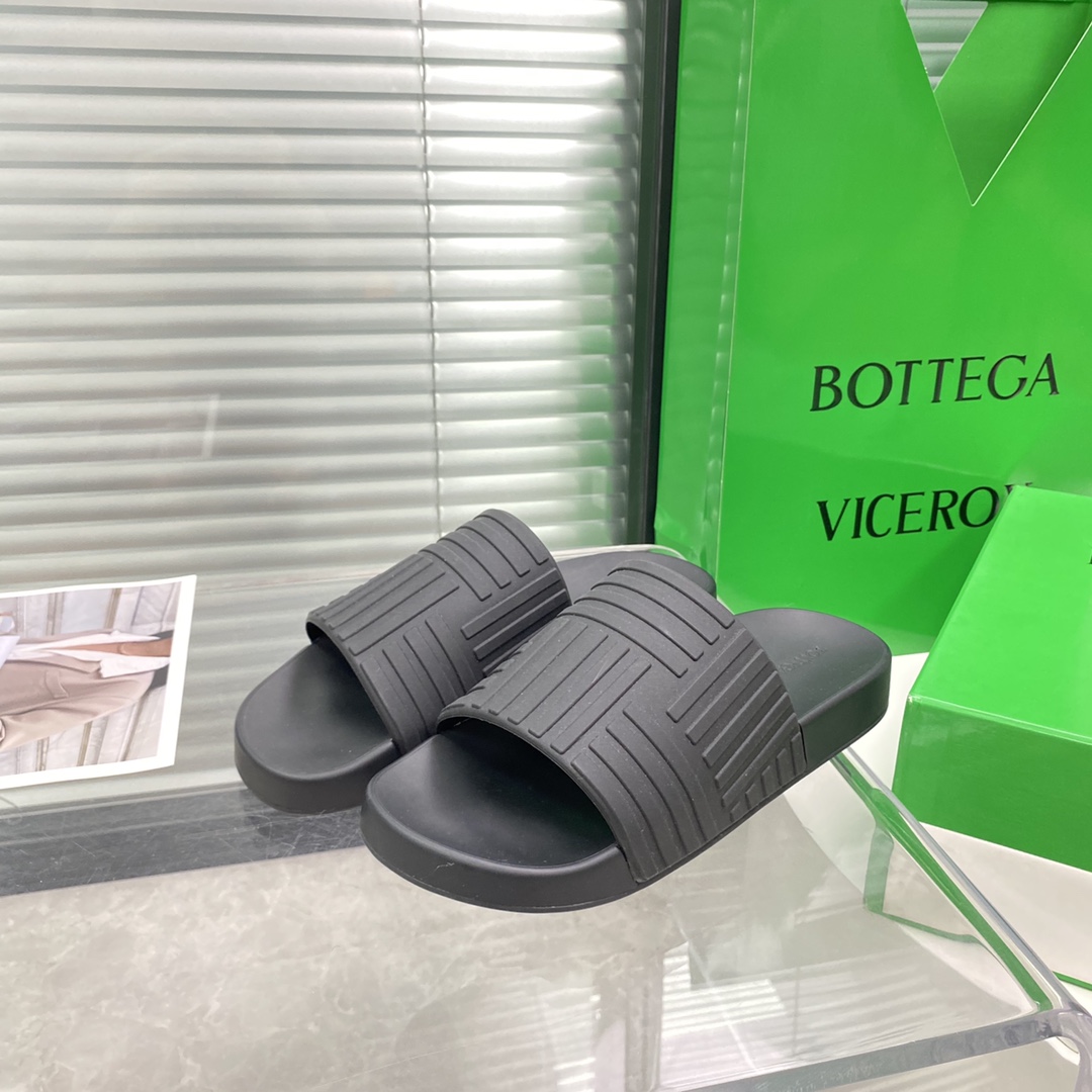 Bottega Veneta Rubber slides - DopestKickz