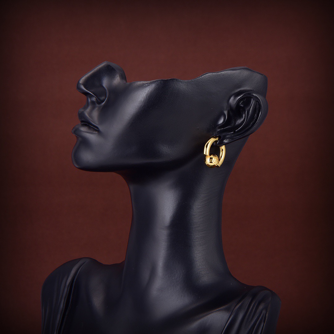 Balenciaga Cut Ear Cuff - DopestKickz