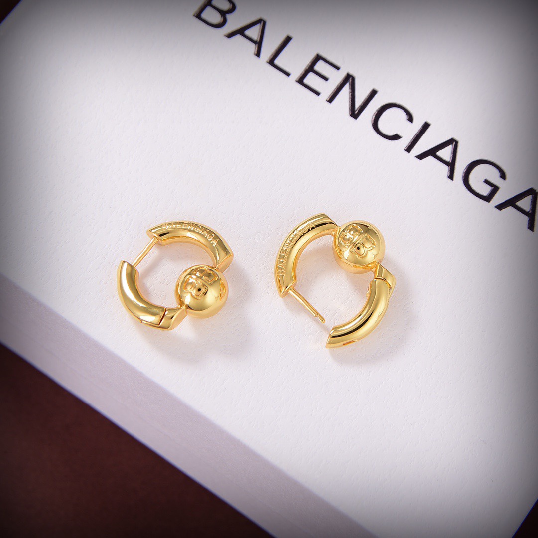 Balenciaga Cut Ear Cuff - DopestKickz