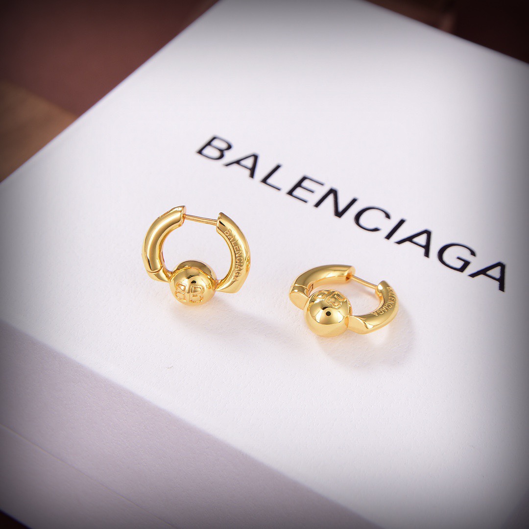 Balenciaga Cut Ear Cuff - DopestKickz