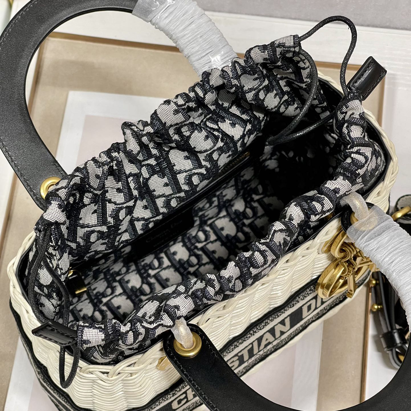 Dior Medium Lady Dior Bag(24-20-11cm) - DopestKickz