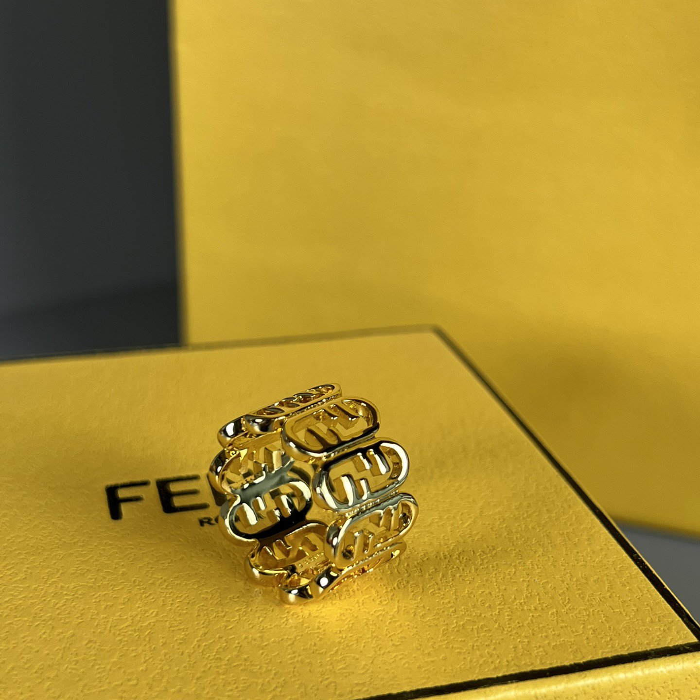 Fendi Fendi O’Lock Gold-Coloured Ring - DopestKickz
