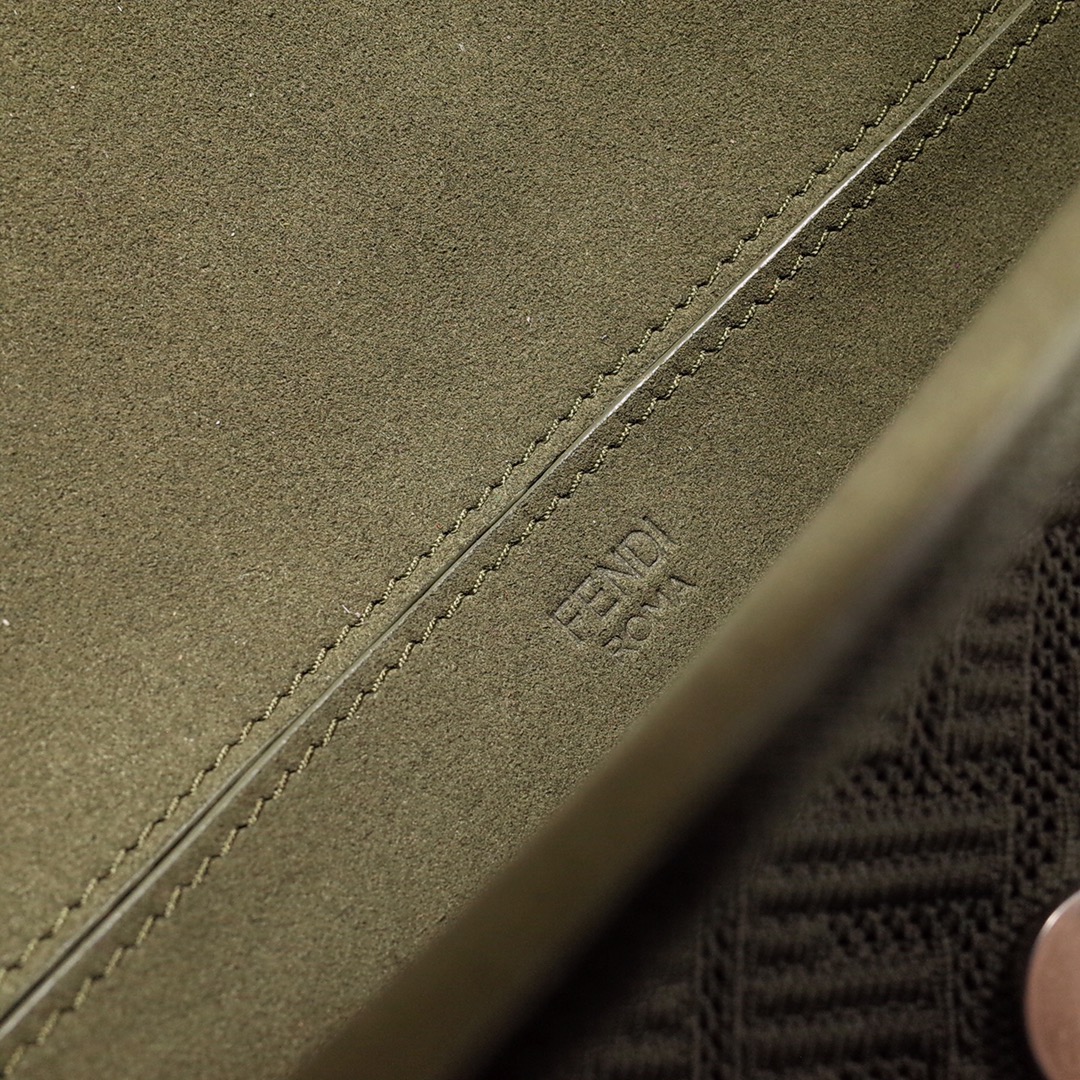 Fendi Iconic Medium Baguette Bag With Chain  (24-14.5-7CM)   8BR793 - DopestKickz