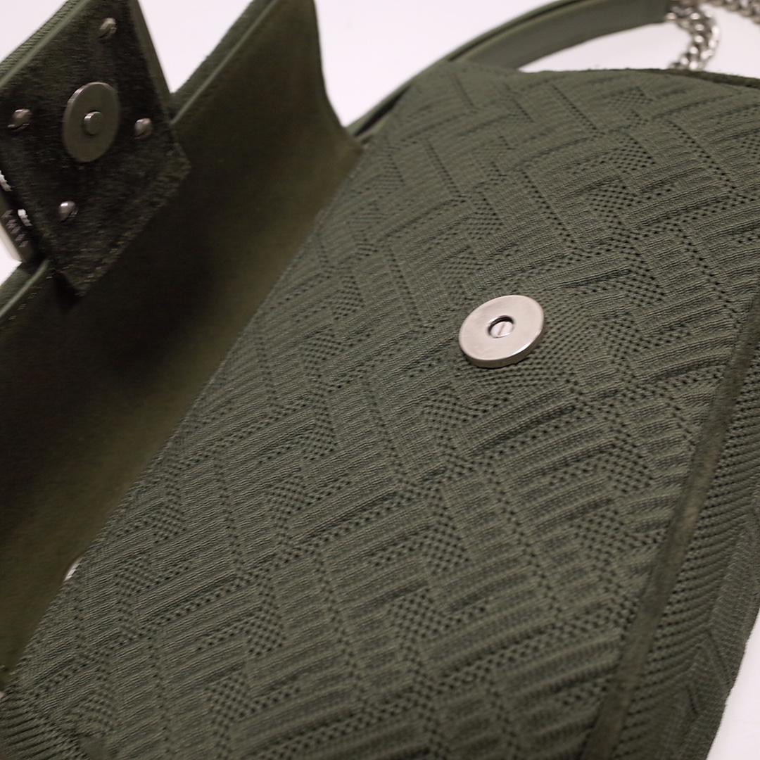 Fendi Iconic Medium Baguette Bag With Chain  (24-14.5-7CM)   8BR793 - DopestKickz