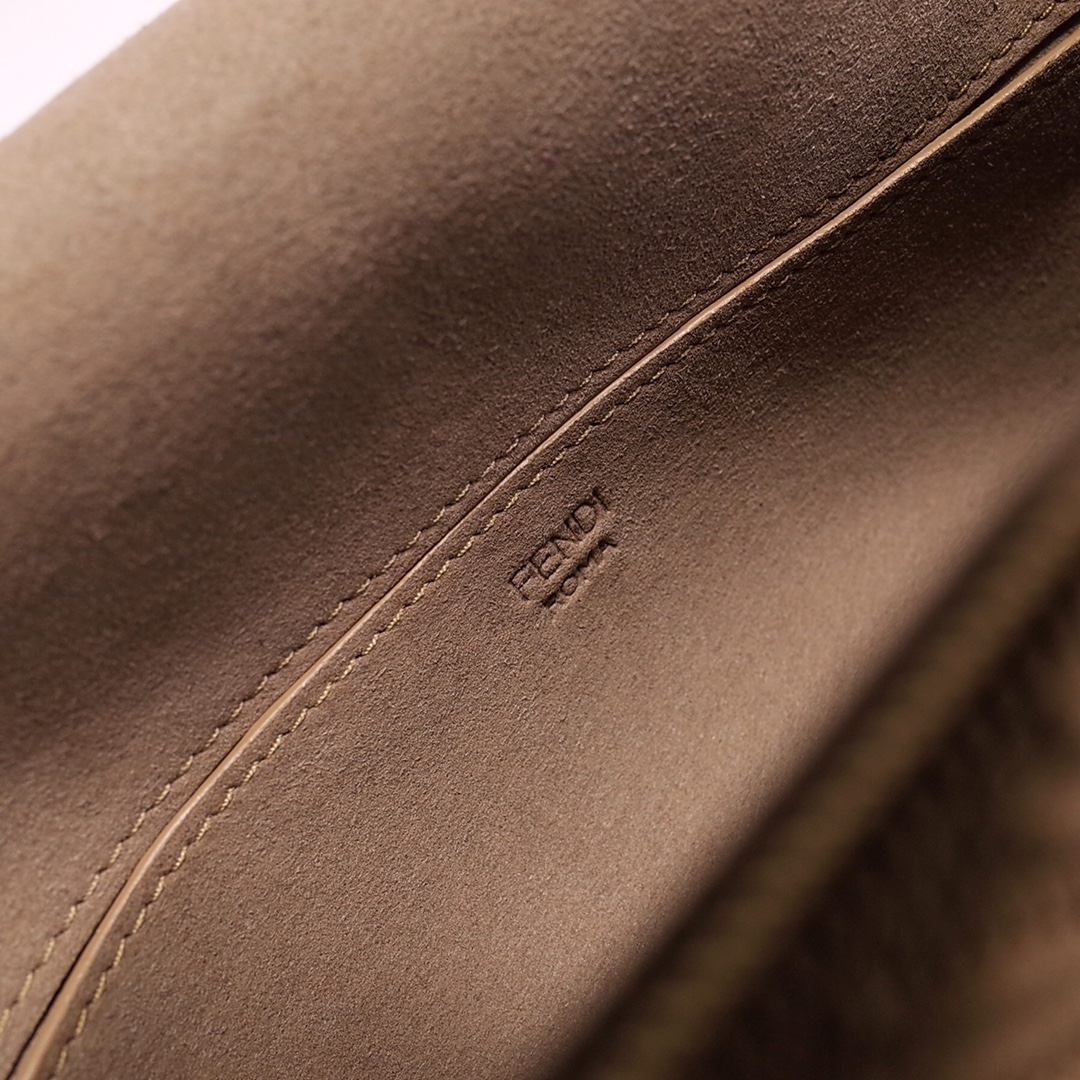 Fendi Iconic Medium Baguette Bag With Chain  (24-14.5-7CM)   8BR793 - DopestKickz