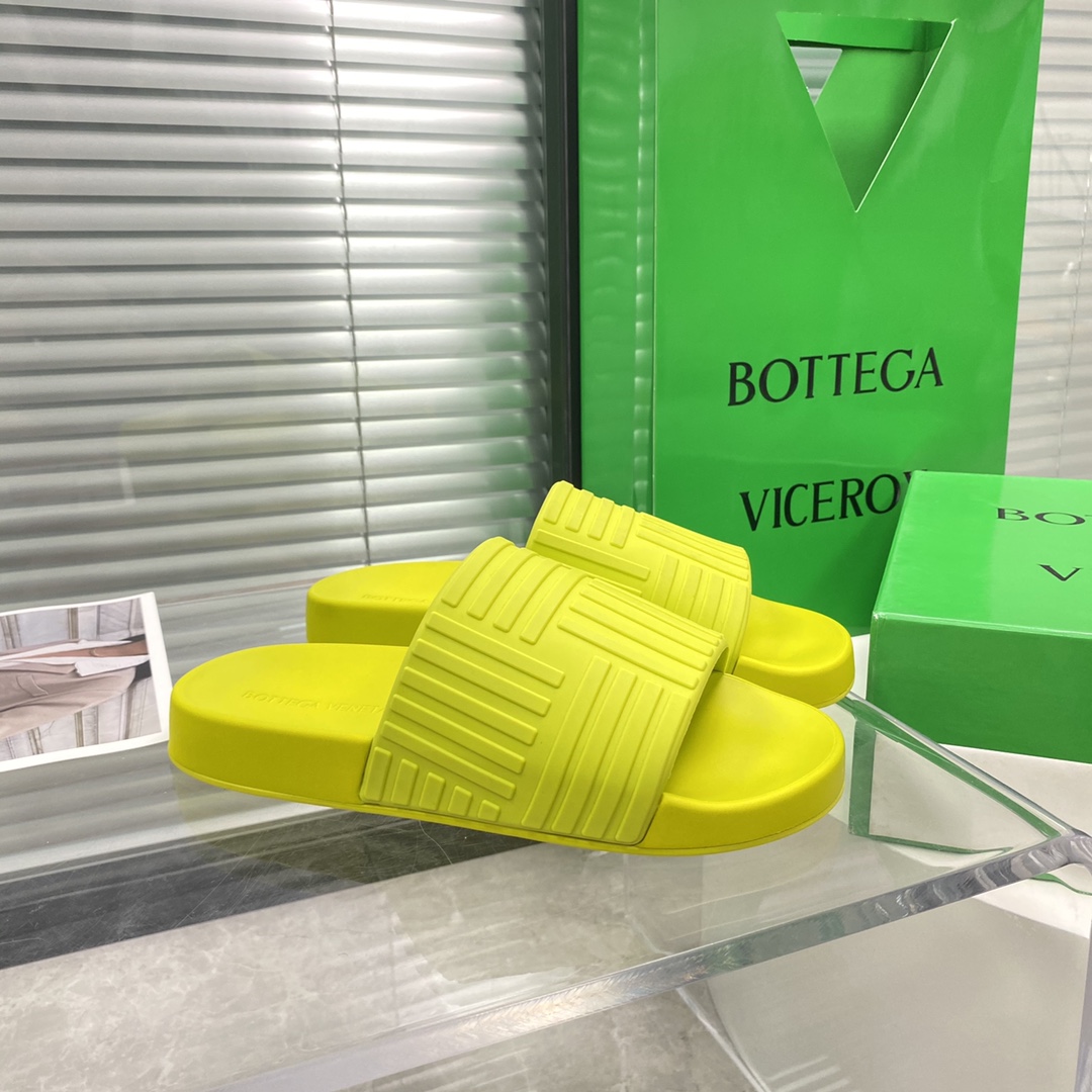 Bottega Veneta Rubber slides - DopestKickz