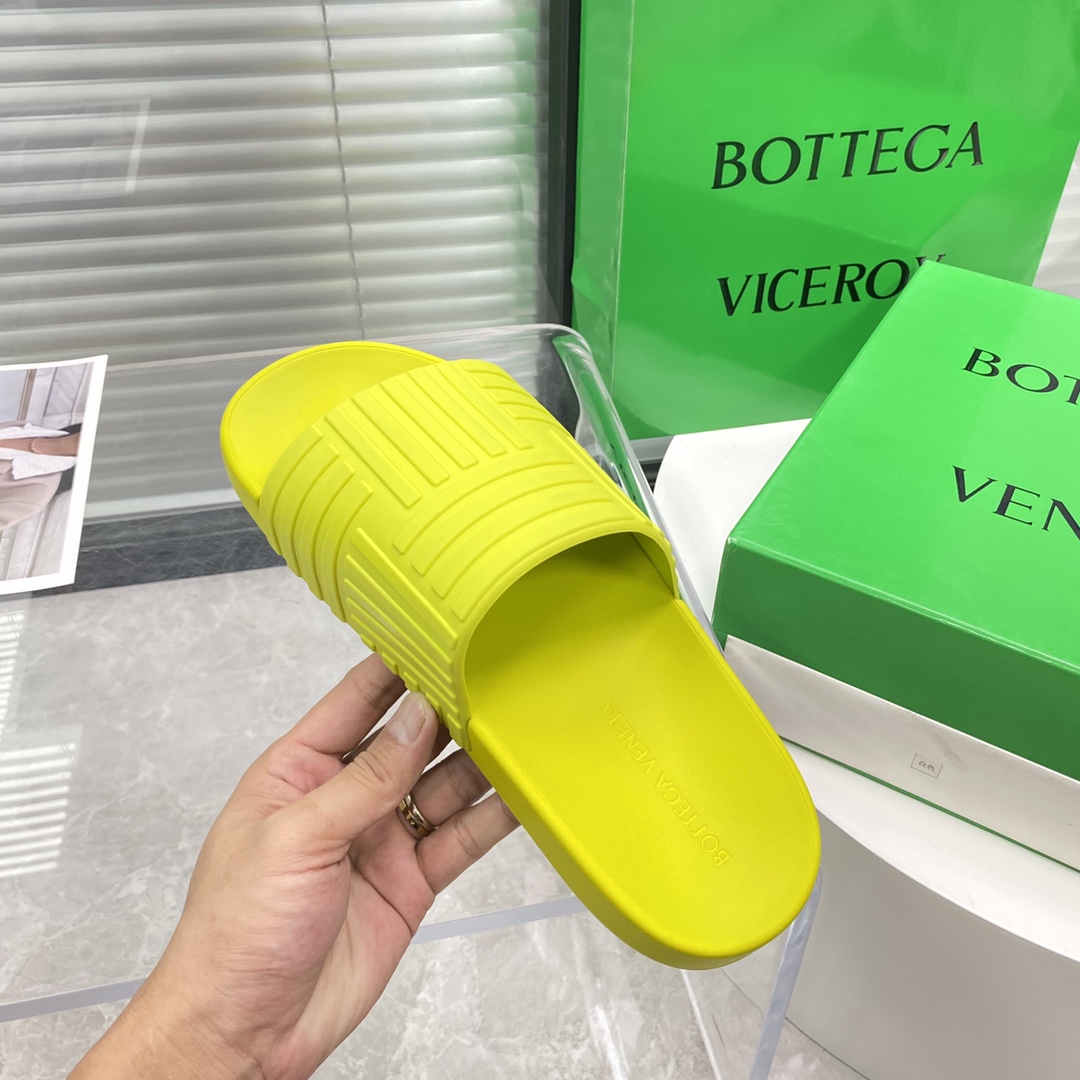 Bottega Veneta Rubber slides - DopestKickz