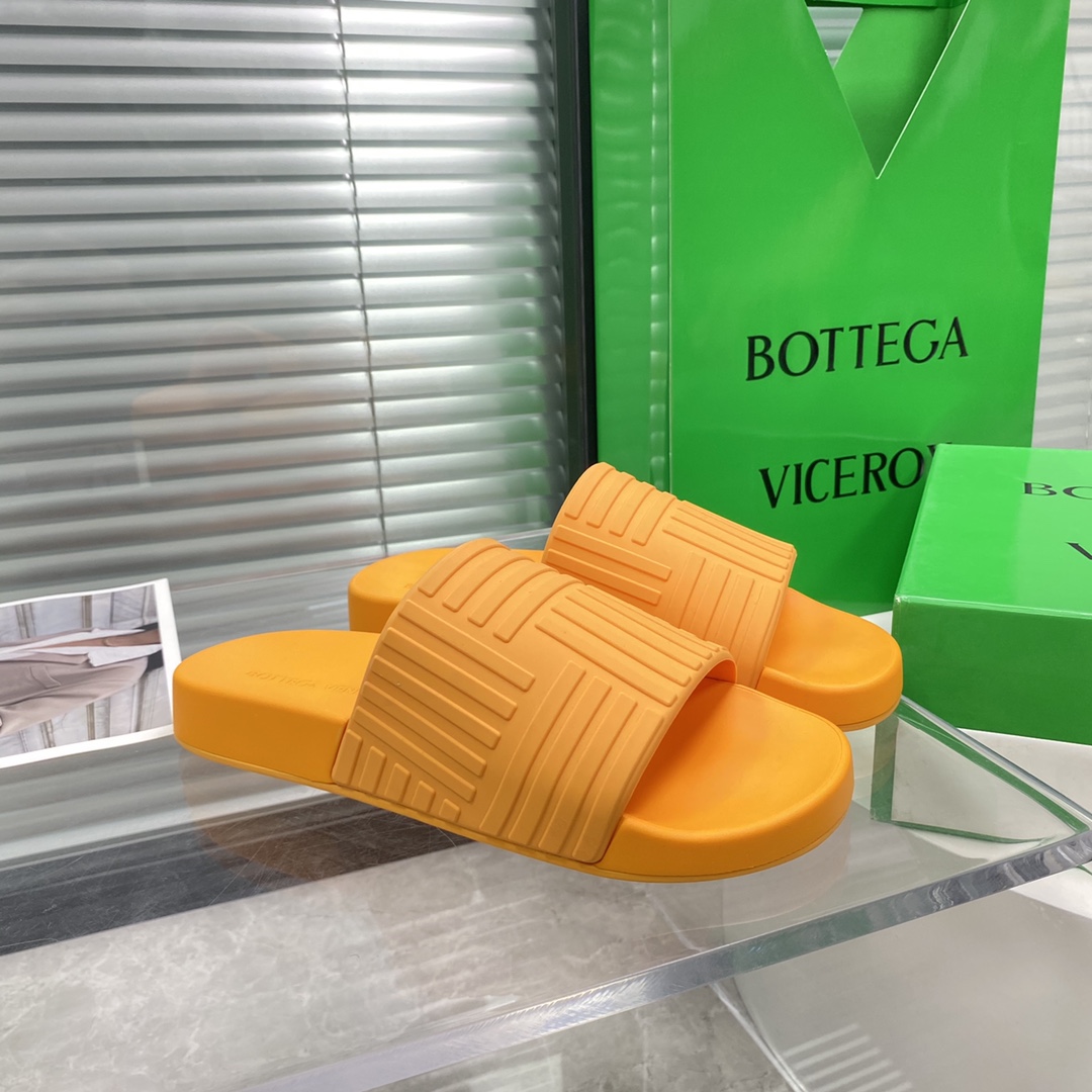 Bottega Veneta Rubber slides - DopestKickz