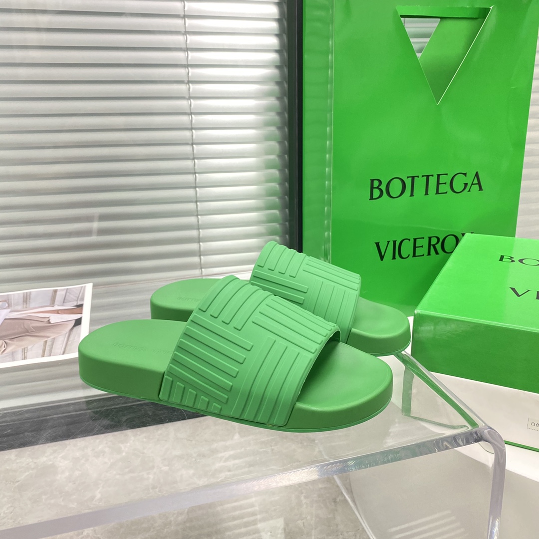 Bottega Veneta Rubber slides - DopestKickz