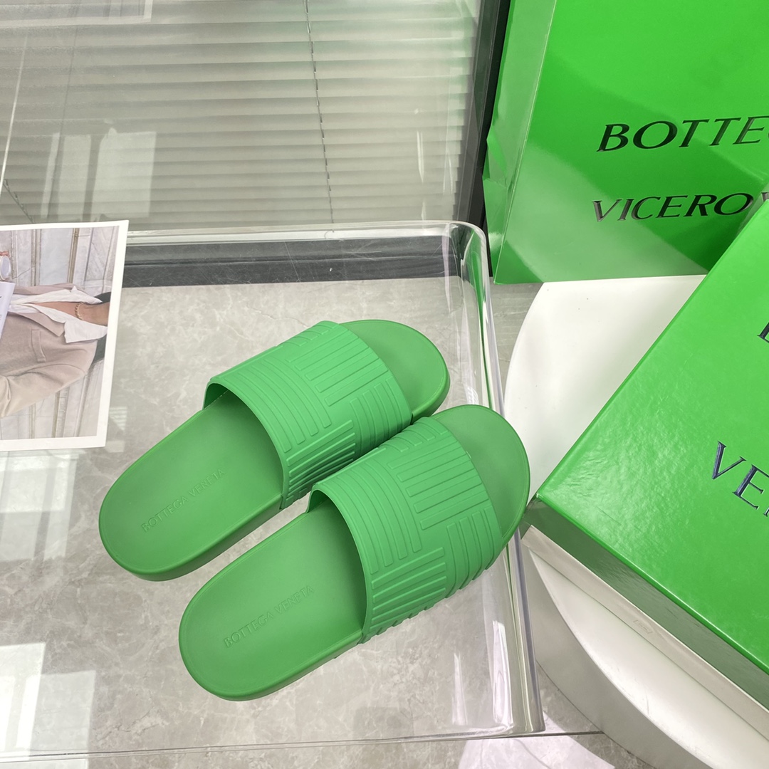 Bottega Veneta Rubber slides - DopestKickz