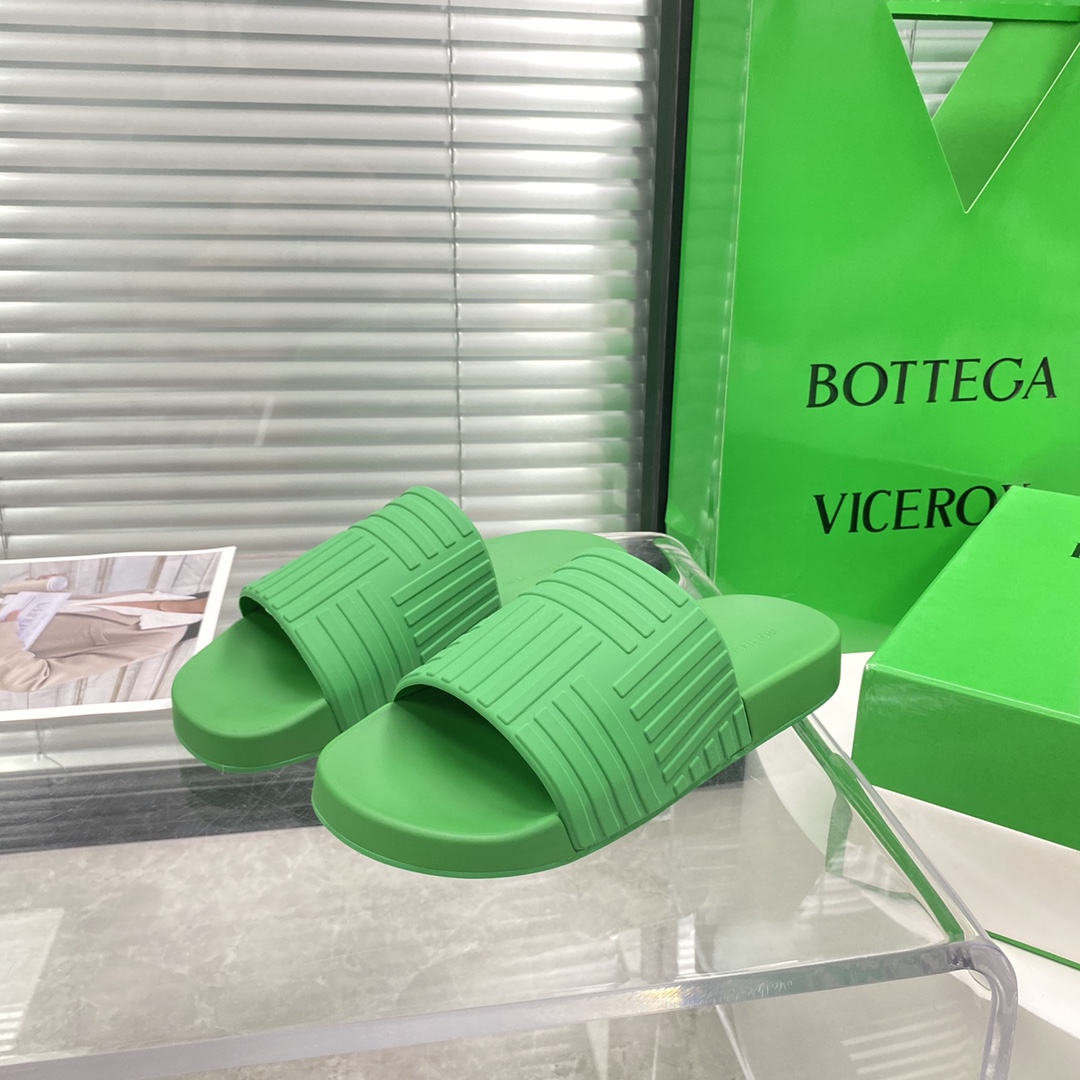 Bottega Veneta Rubber slides - DopestKickz