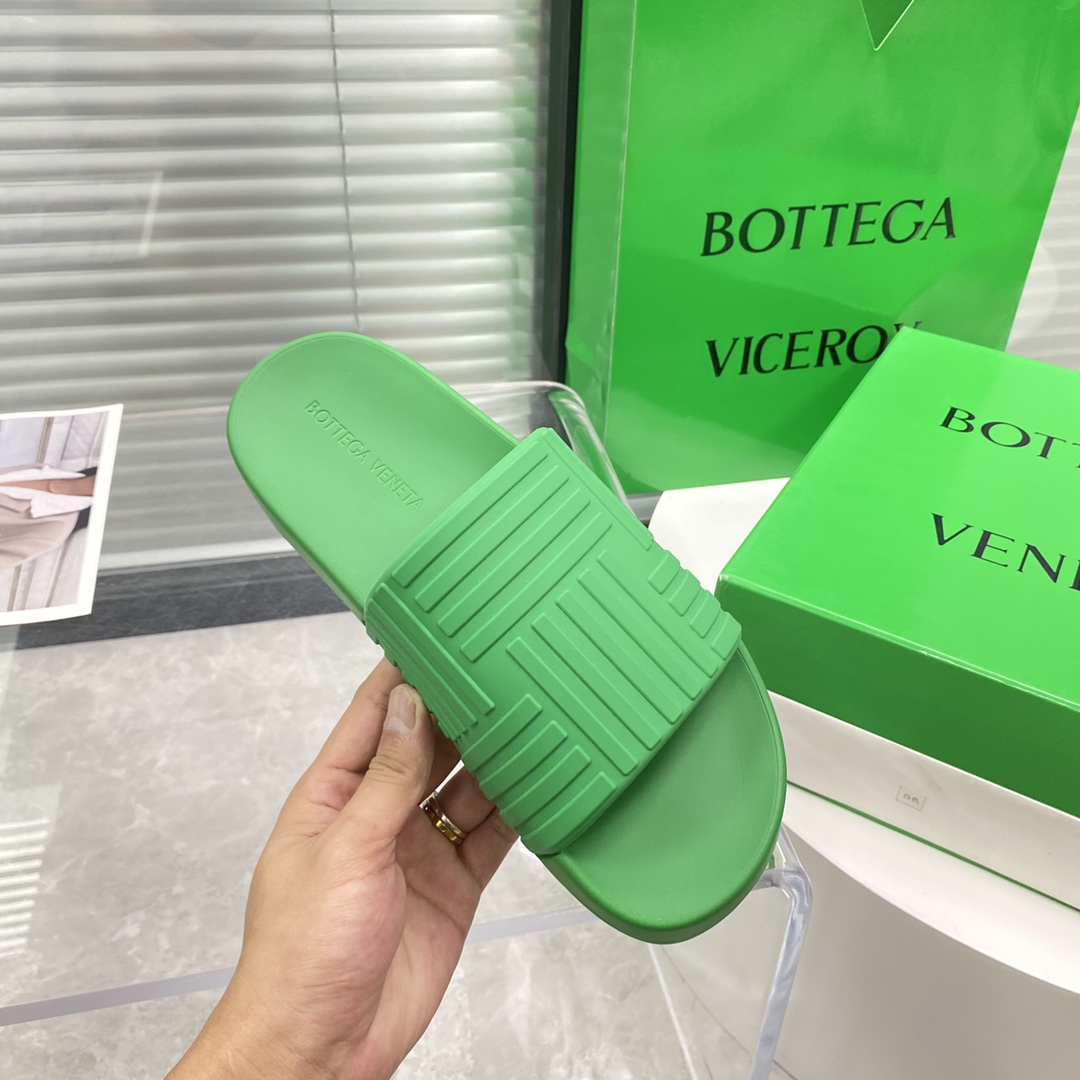 Bottega Veneta Rubber slides - DopestKickz