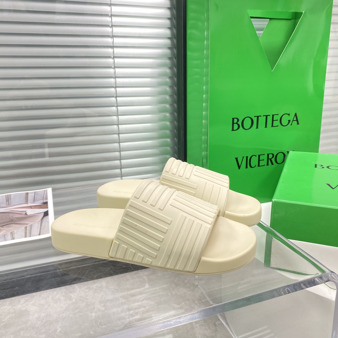 Bottega Veneta Rubber slides - DopestKickz