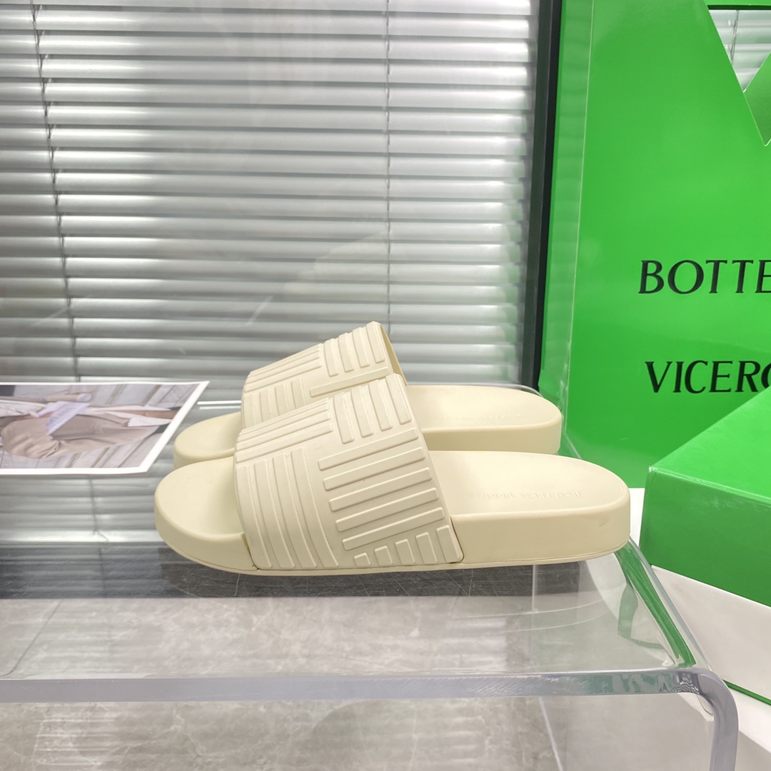 Bottega Veneta Rubber slides - DopestKickz