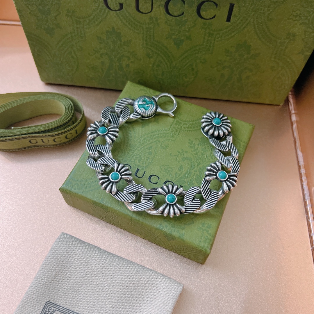 Gucci Interlocking G Flower Bracelet - DopestKickz