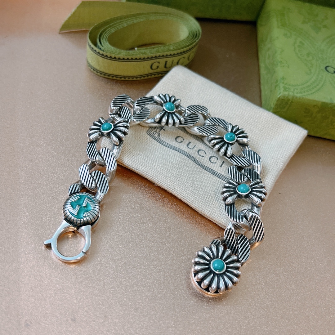 Gucci Interlocking G Flower Bracelet - DopestKickz