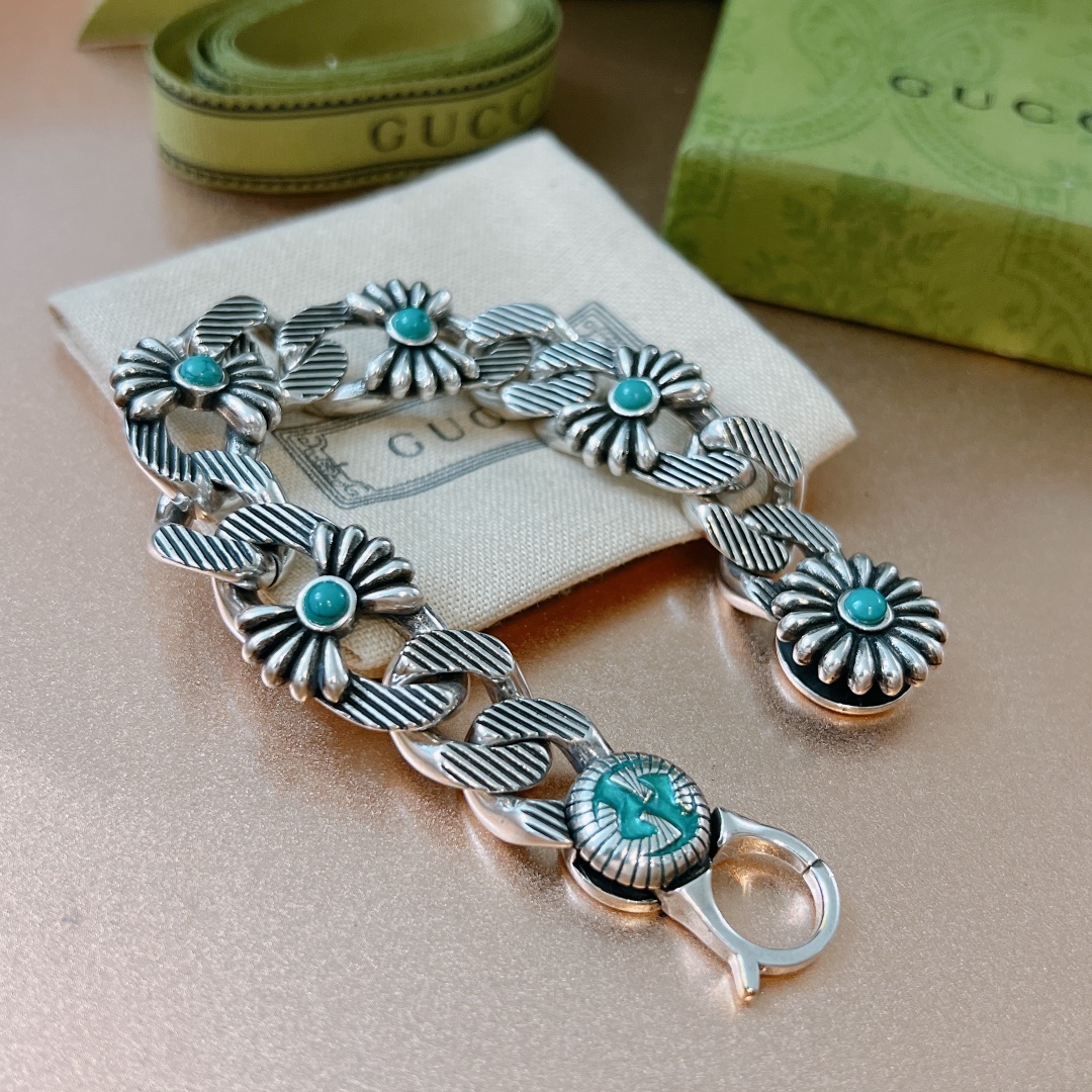 Gucci Interlocking G Flower Bracelet - DopestKickz