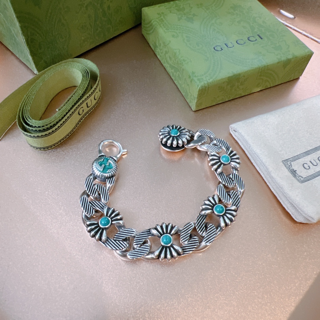 Gucci Interlocking G Flower Bracelet - DopestKickz