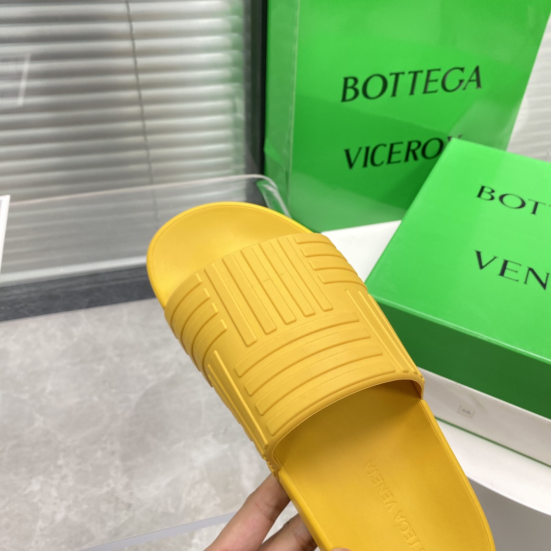 Bottega Veneta Rubber Slides - DopestKickz
