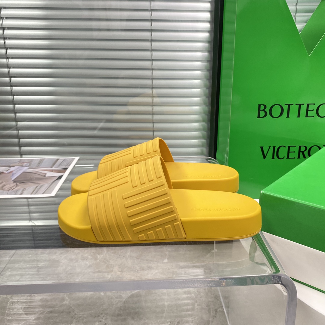 Bottega Veneta Rubber Slides - DopestKickz