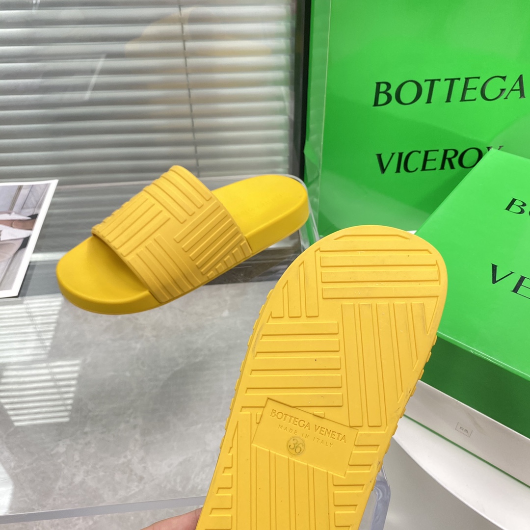 Bottega Veneta Rubber Slides - DopestKickz