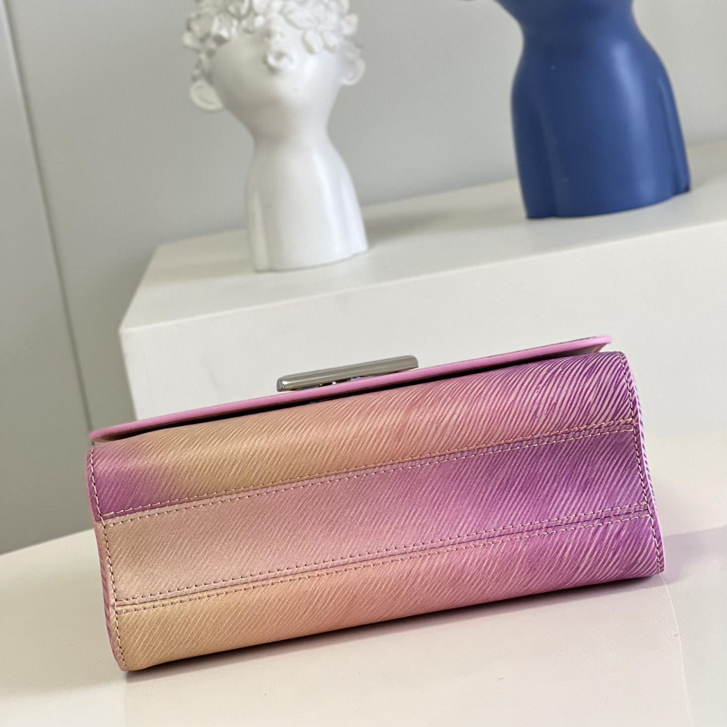 Louis Vuitton Twist MM Handbag(23-17-9.5CM)  M59894 - DopestKickz