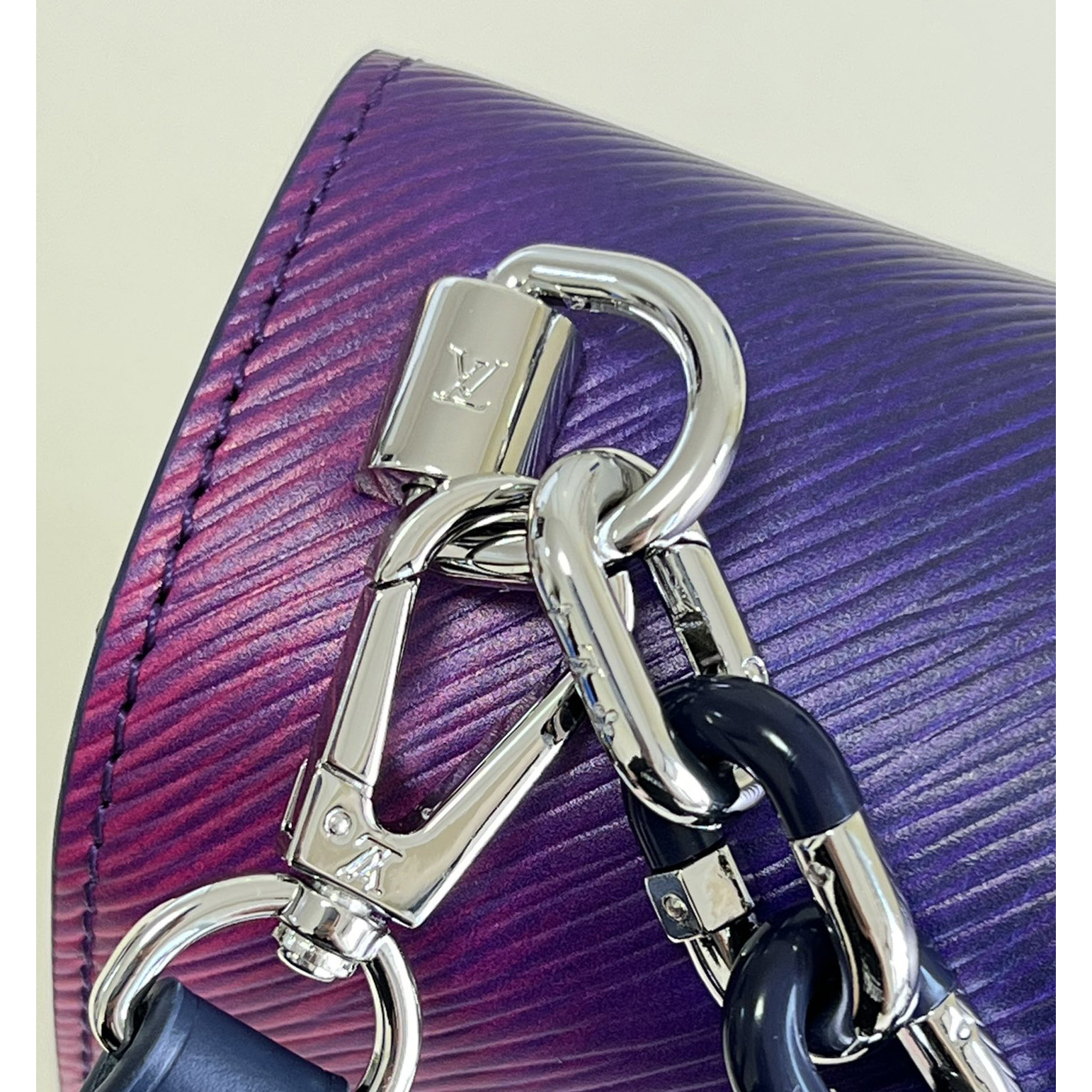 Louis Vuitton Twist MM Handbag(23-17-9.5CM)  M59894 - DopestKickz