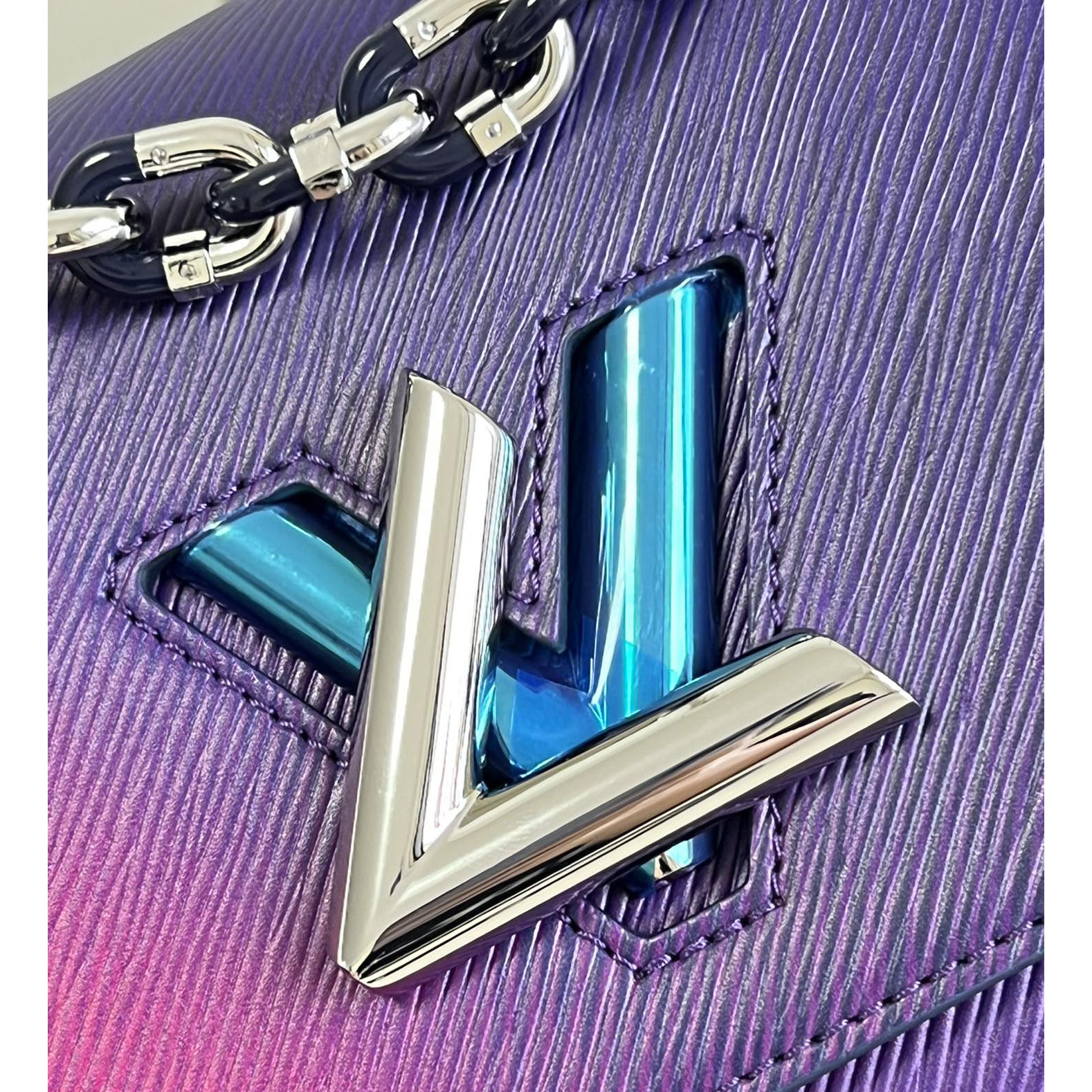 Louis Vuitton Twist MM Handbag(23-17-9.5CM)  M59894 - DopestKickz