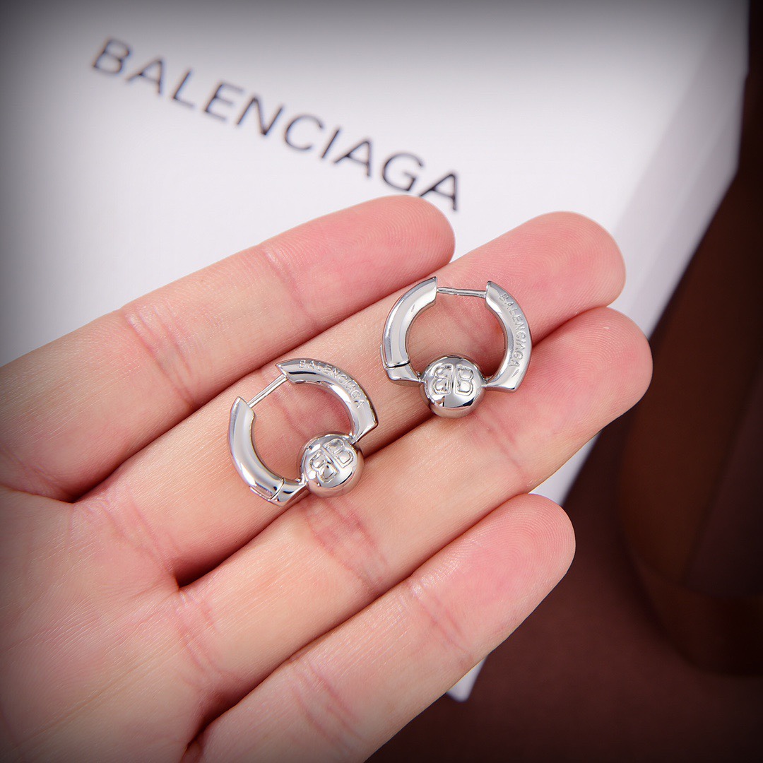 Balenciaga Cut Ear Cuff - DopestKickz