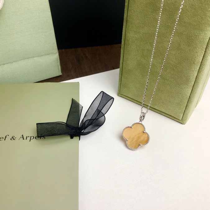 Van Cleef & Arpels Magic Alhambra Long Necklace, 1 Motif - DopestKickz