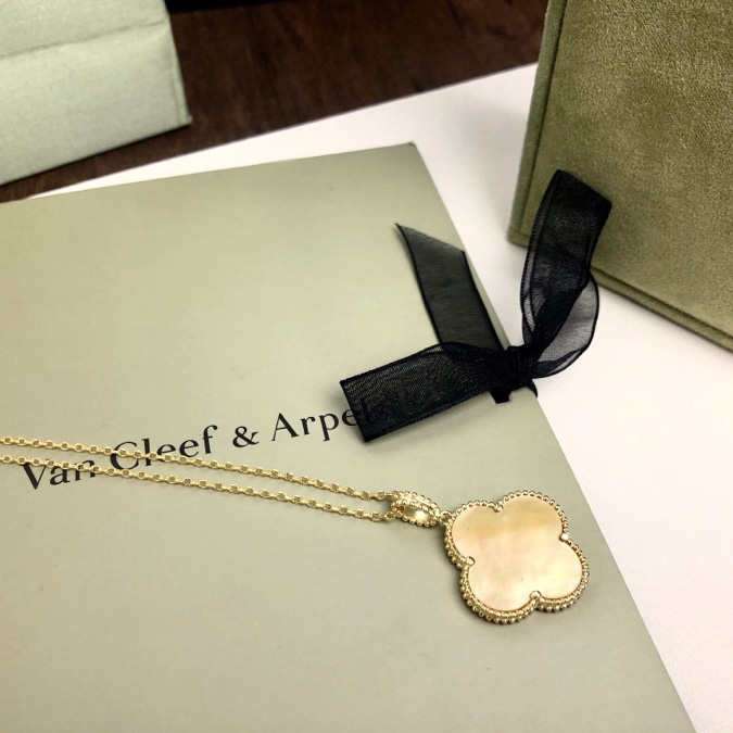 Van Cleef & Arpels Magic Alhambra Long Necklace, 1 Motif - DopestKickz