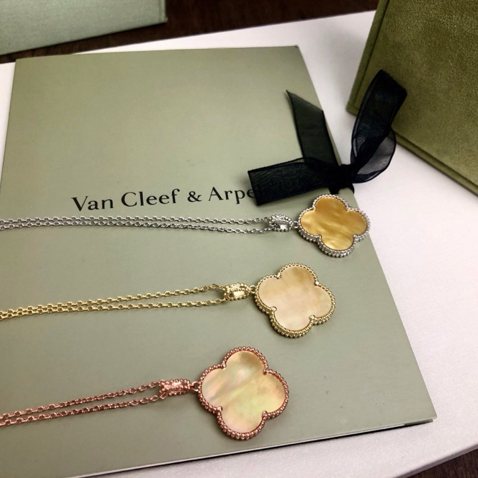 Van Cleef & Arpels Magic Alhambra Long Necklace, 1 Motif - DopestKickz