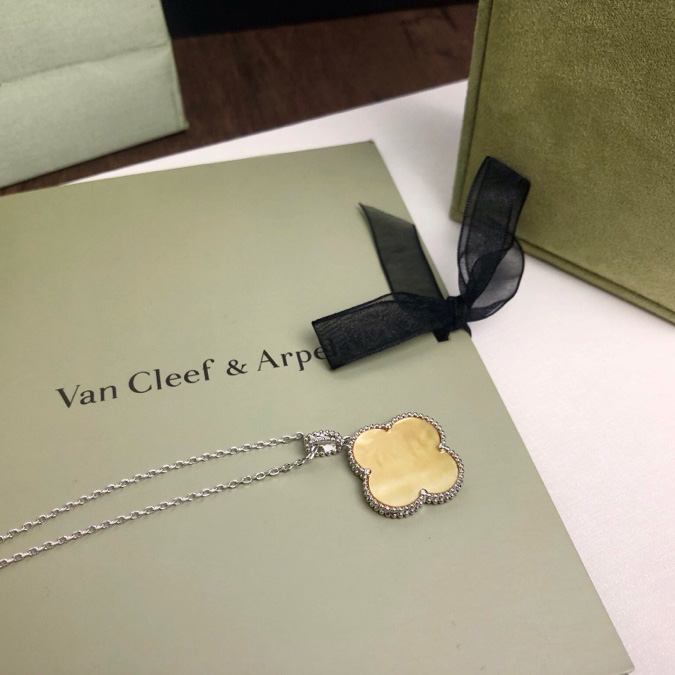 Van Cleef & Arpels Magic Alhambra Long Necklace, 1 Motif - DopestKickz