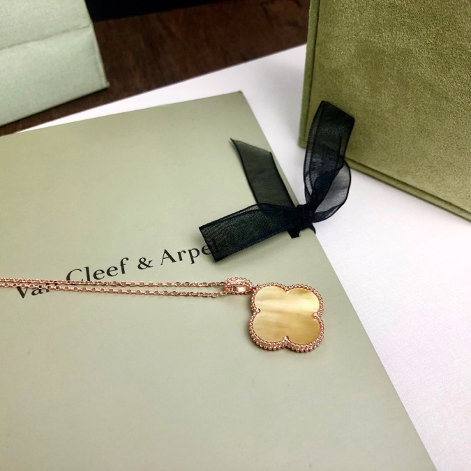 Van Cleef & Arpels Magic Alhambra Long Necklace, 1 Motif - DopestKickz