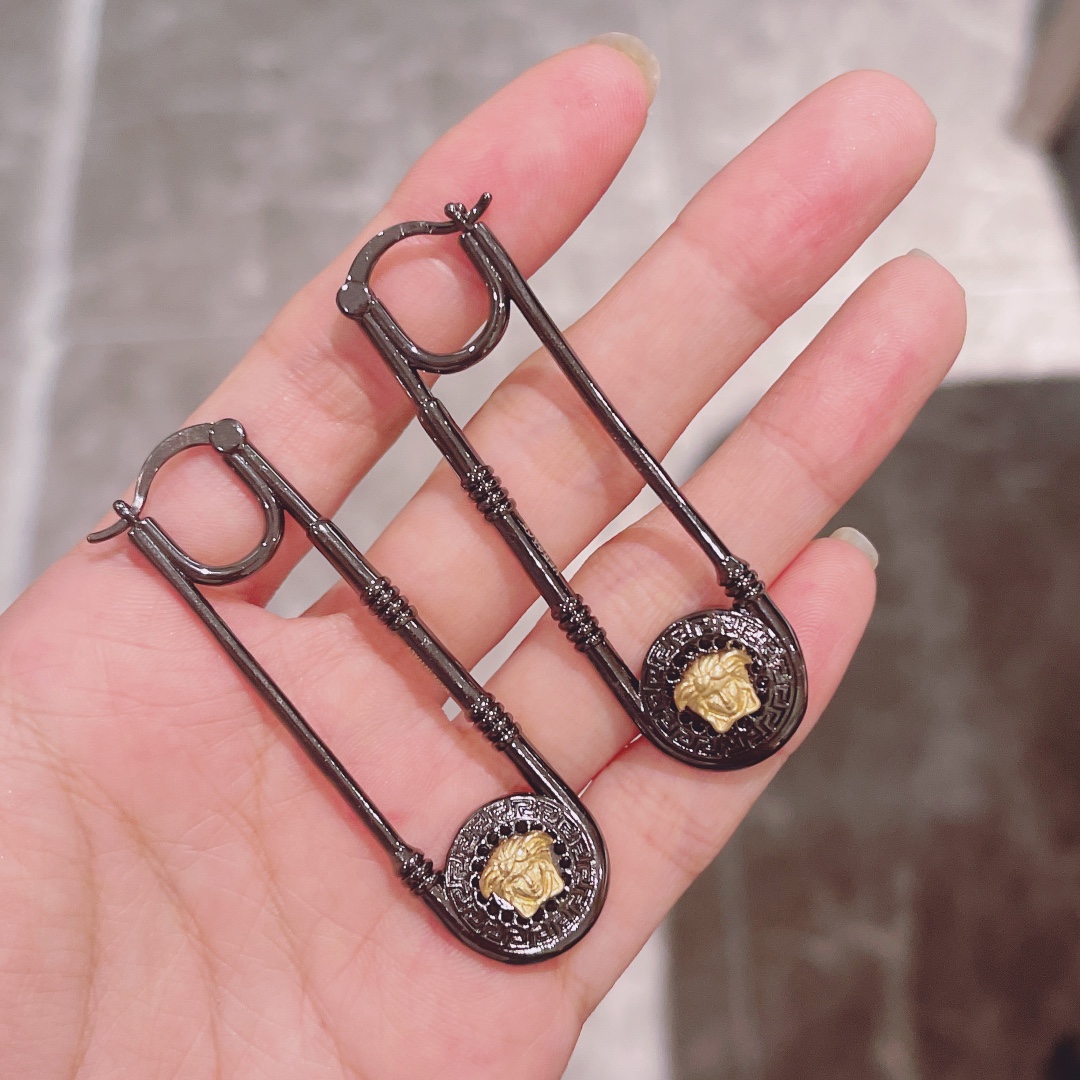Versace Medusa Earrings - DopestKickz