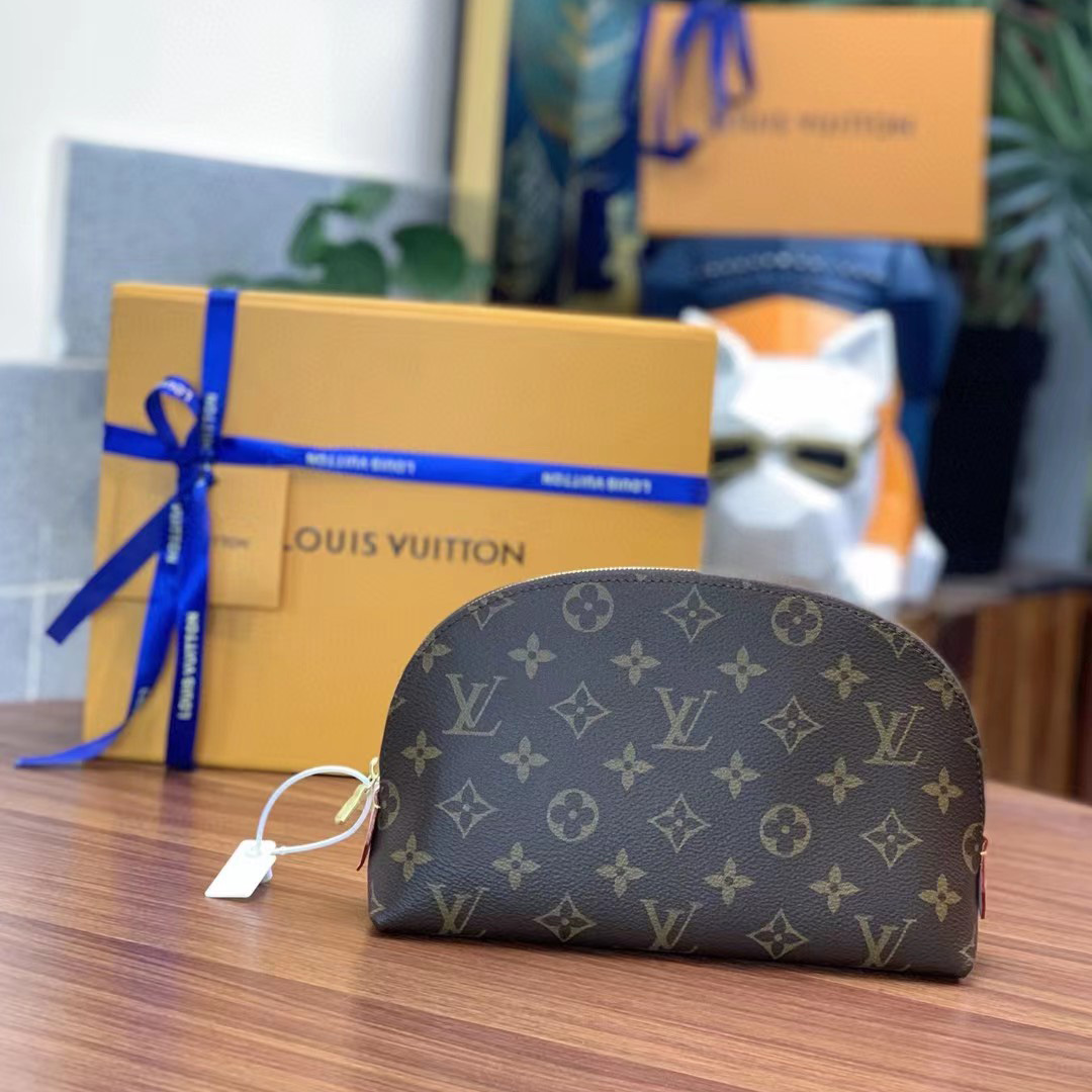 Louis Vuitton Cosmetic Pouch GM (24-17-16cm)   M47353 - DopestKickz