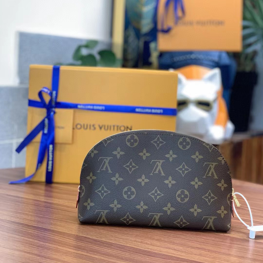 Louis Vuitton Cosmetic Pouch GM (24-17-16cm)   M47353 - DopestKickz