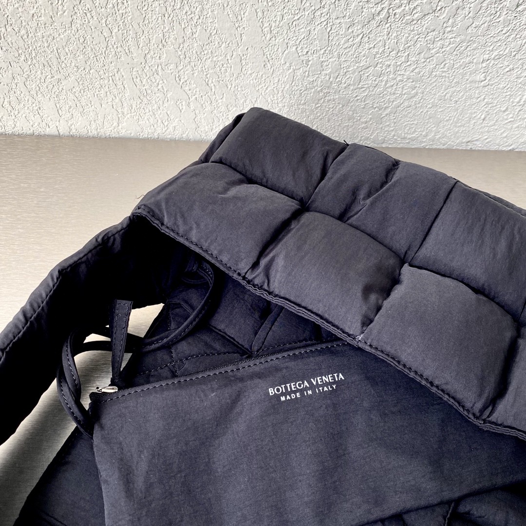 Bottega Veneta Padded Tech Cassette Medium Padded Intreccio Nylon Cross-Body Bag(30-15-7.5cm) - DopestKickz